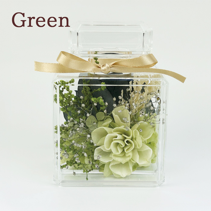 退職祝い メッセージラベル付き香水瓶にアレンジしたソラフラワー